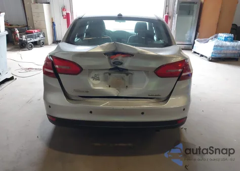 2016 Ford Focus S z USA, uszkodzony, nr VIN 1FADP3E21GL311234